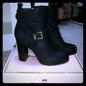 Juicy Black Boots w/ gold buckle